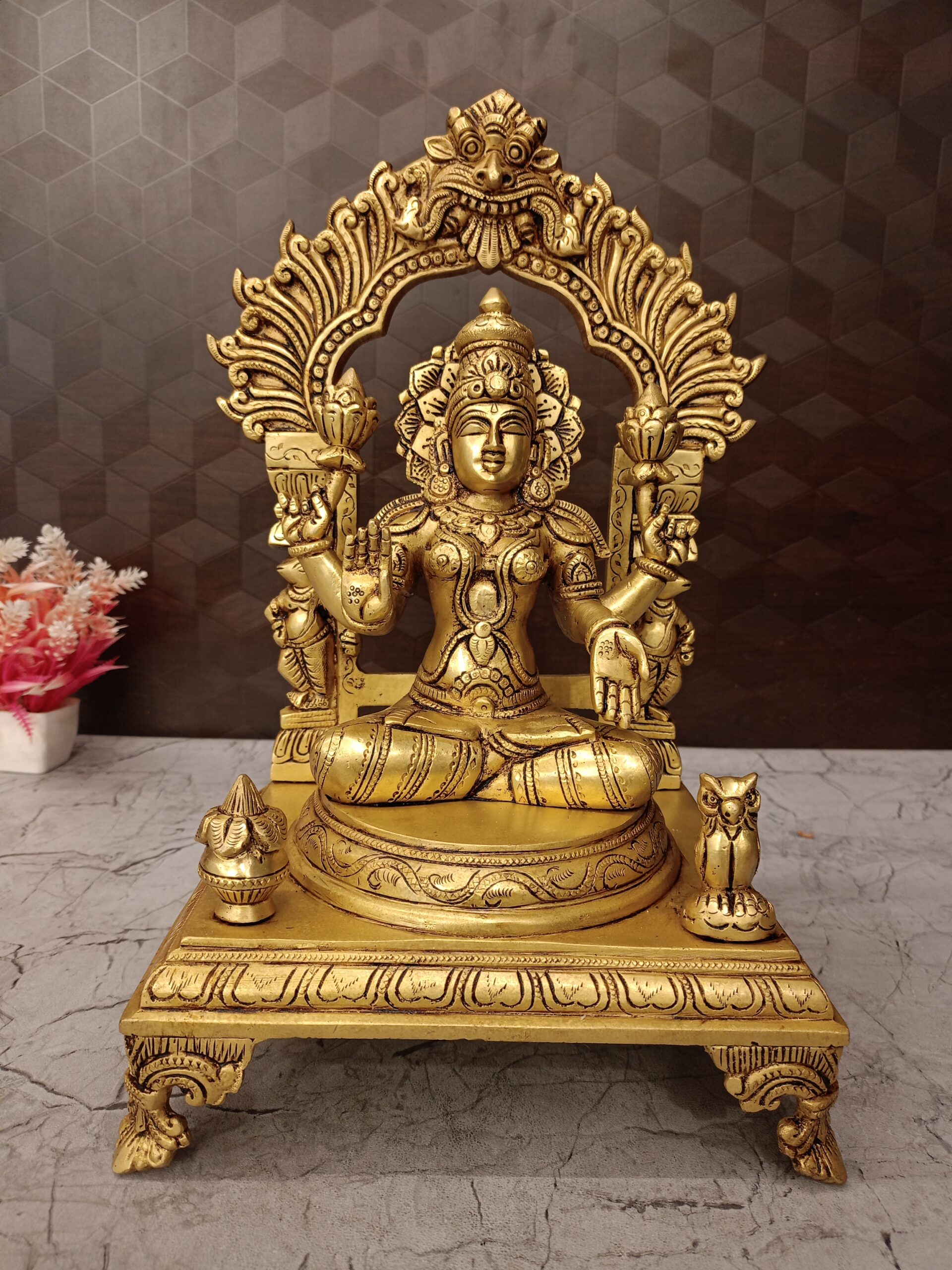oplus_32 Brass Mahalakshmi with Thiruvachi 15" - Image 1